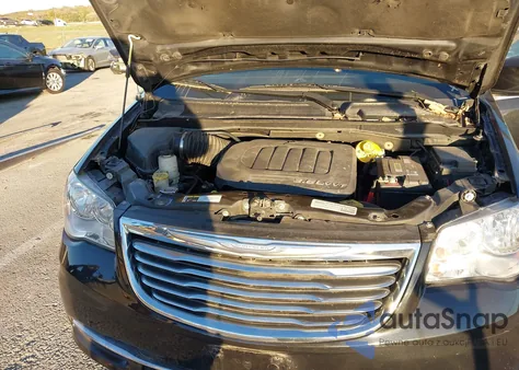 2015 Chrysler Town & Country Touring из США, поврежденный, VIN 2C4RC1BG5FR611364